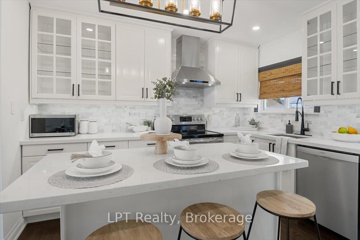 Property Photo: 667 Wickens Avenue ON L7T 3T1