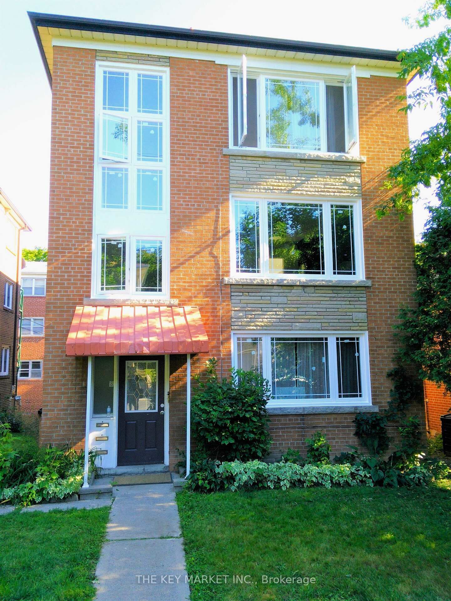 Property Photo:  211 St Clements Avenue 2  ON M4R 1H3 
