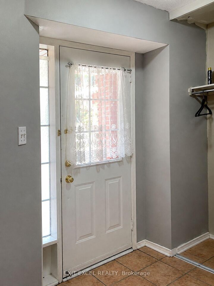 Property Photo: 17 Heartleaf Private ON K1T 3Z9