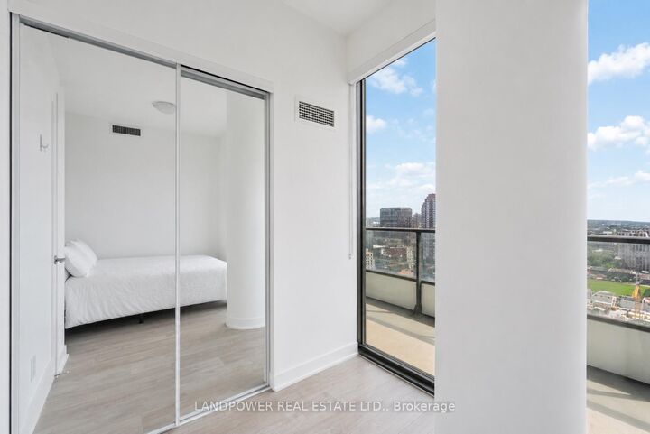 Property Photo:  70 Princess Street 2207  ON M5A 0X6 
