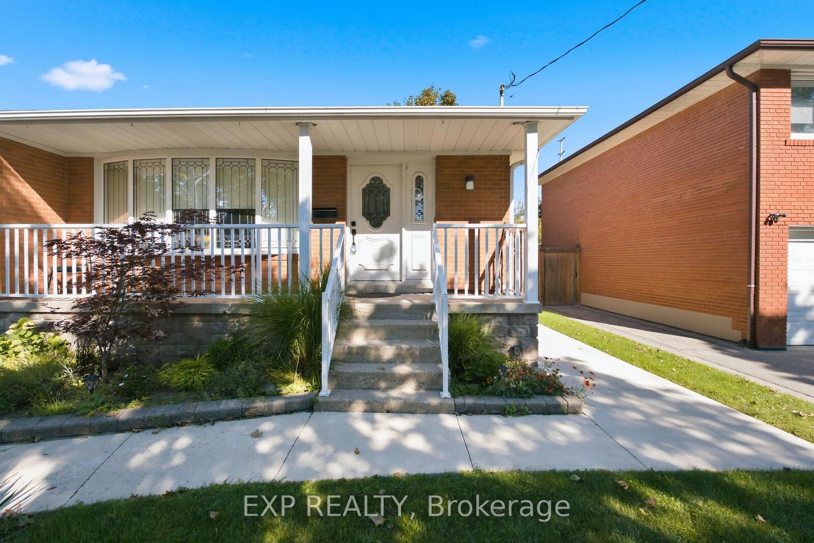 Property Photo:  3671 Holden Crescent  ON L5A 2V9 