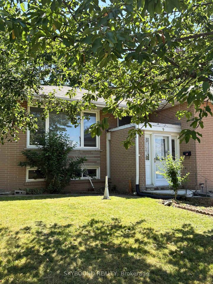 Property Photo: 9 Caronport Crescent ON M3A 1G9