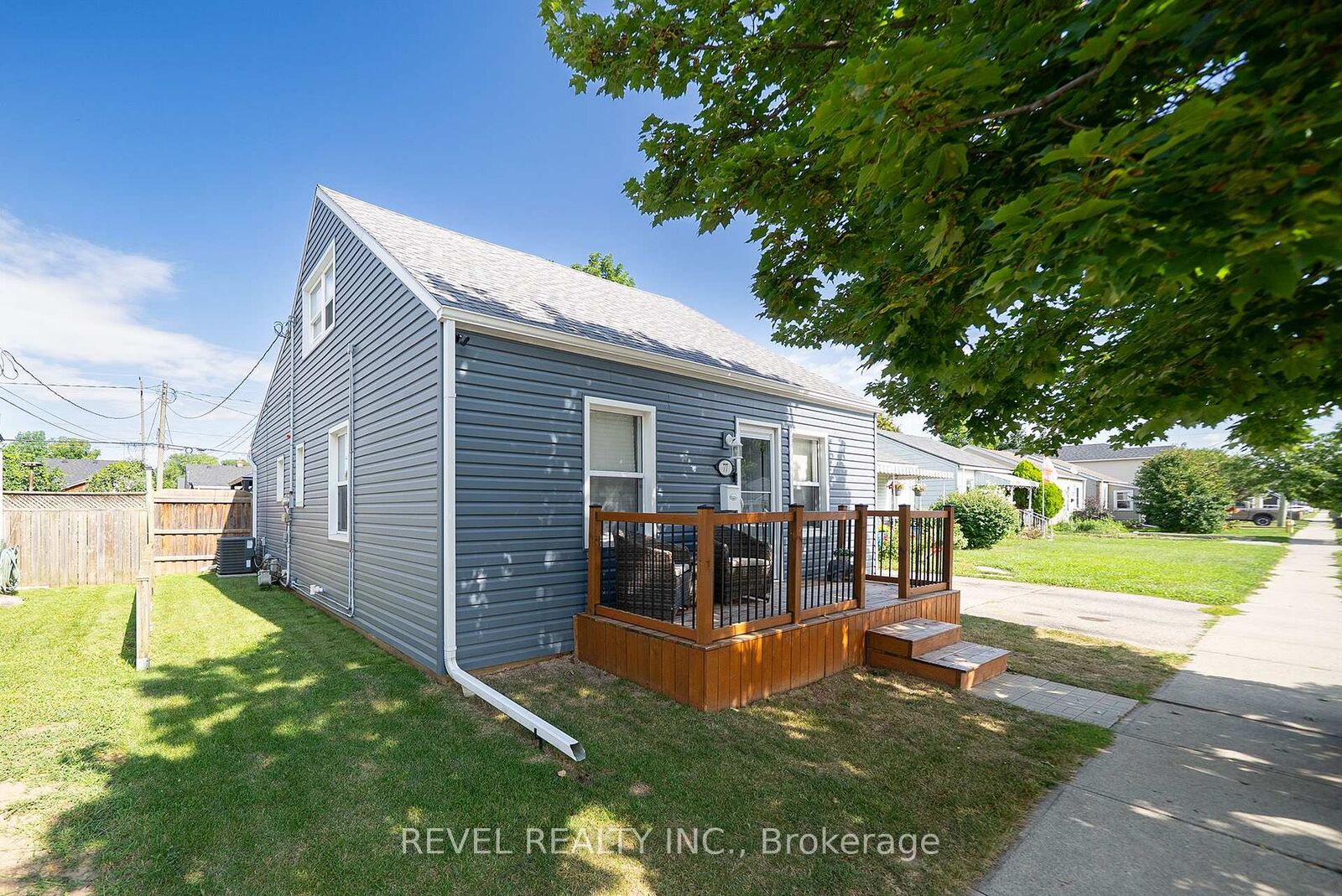 Property Photo: 77 Eighth Avenue ON N3S 1C4