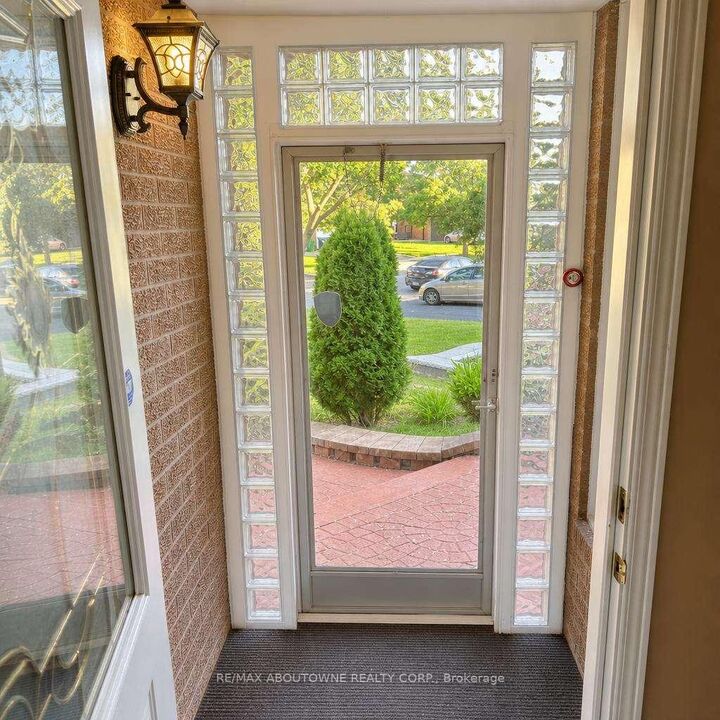 Property Photo: 512 Chieftan Circle ON L4Z 3A3