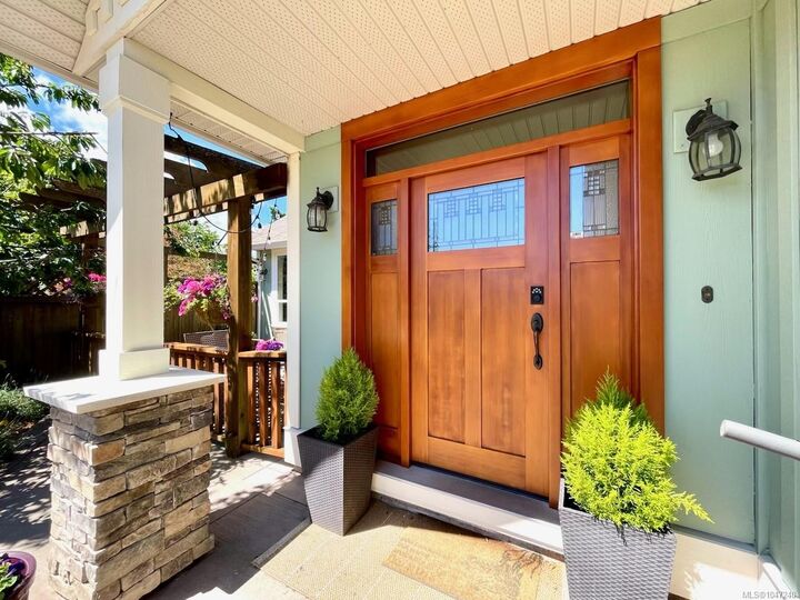 Property Photo: 897 Pratt Rd BC V8H 1H6