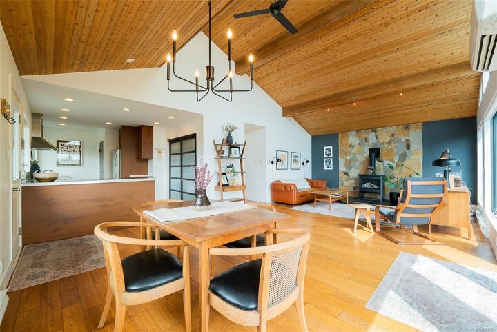 1605 King John Way — photo 1
