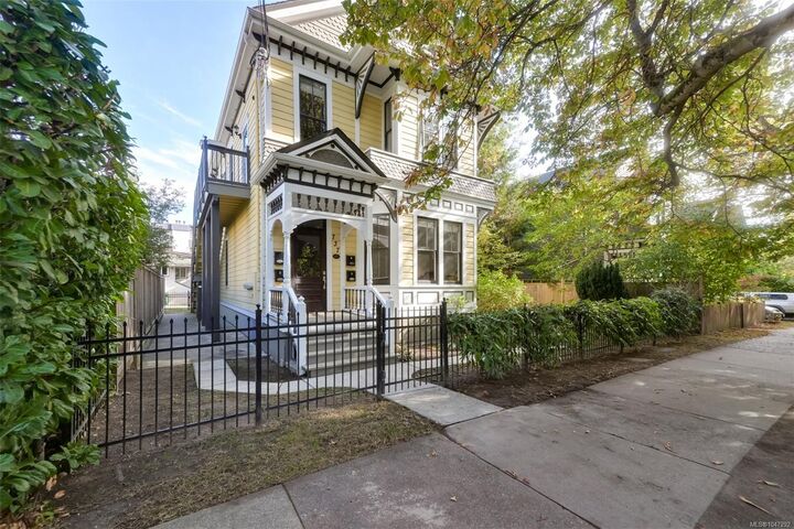 737 Vancouver St — photo 1