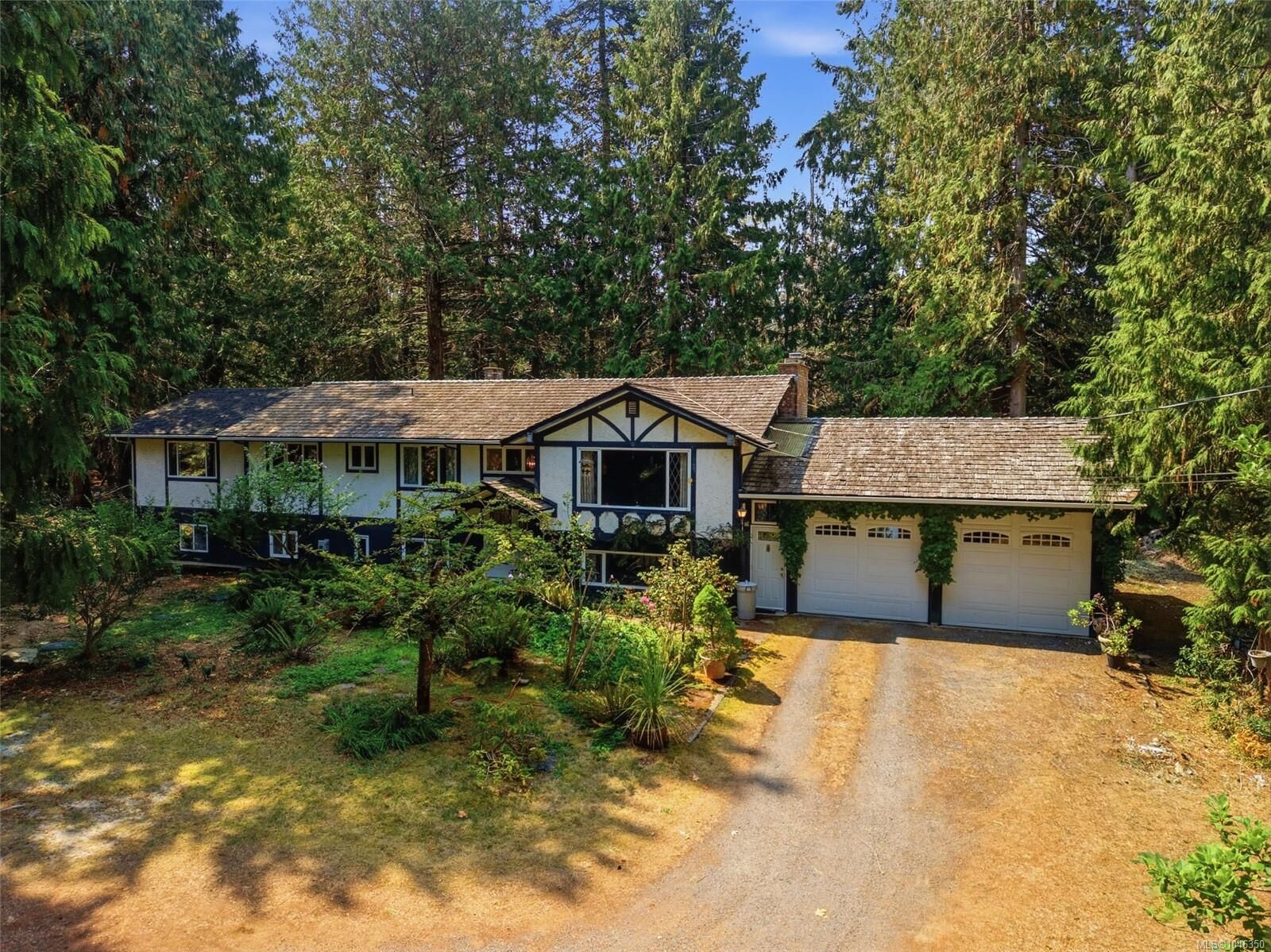 Property Photo: 850 Village Way BC V9K 1K8