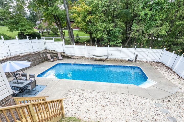 Property Photo: 328 Comstock Dr PA 15642