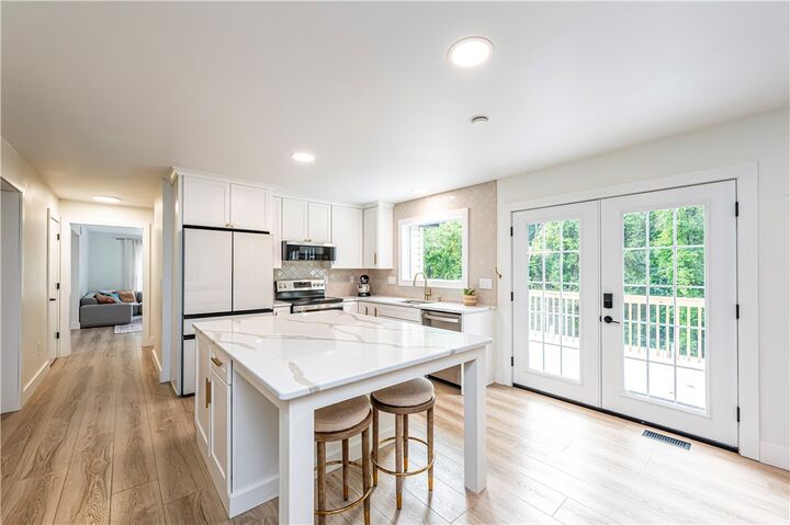 Property Photo: 328 Comstock Dr PA 15642