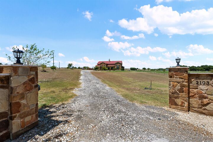 Property Photo:  2103 County Road 320  TX 76530 