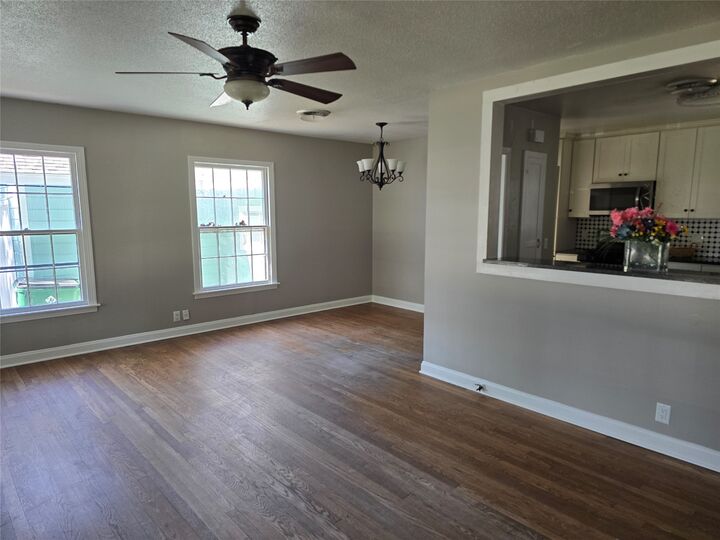 Property Photo:  