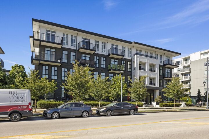 Property Photo: 13933 105 Boulevard 117 BC V3T 0R6