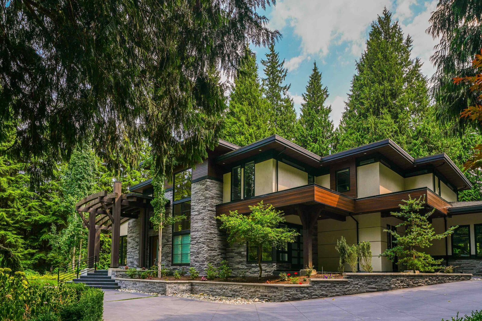Property Photo: 13262 Woodcrest Drive BC V4P 1W5