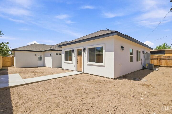 Property Photo: 4408 Vern Street CA 93307