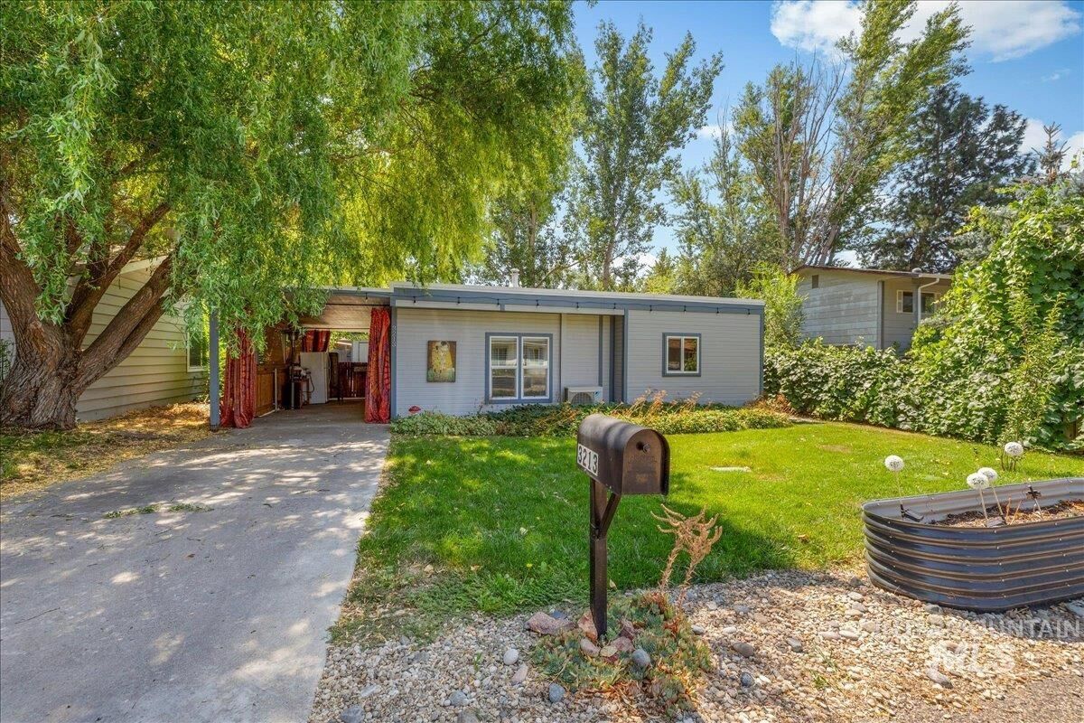 Property Photo:  3213 W Edgemoor Road  ID 83703 