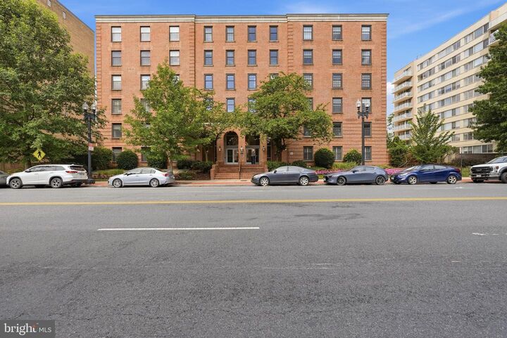 Property Photo:  2828 Wisconsin Avenue NW 114  DC 20007 