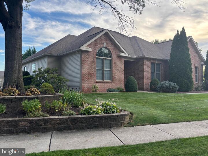 Property Photo:  108 Pin Oak Drive  PA 17070 