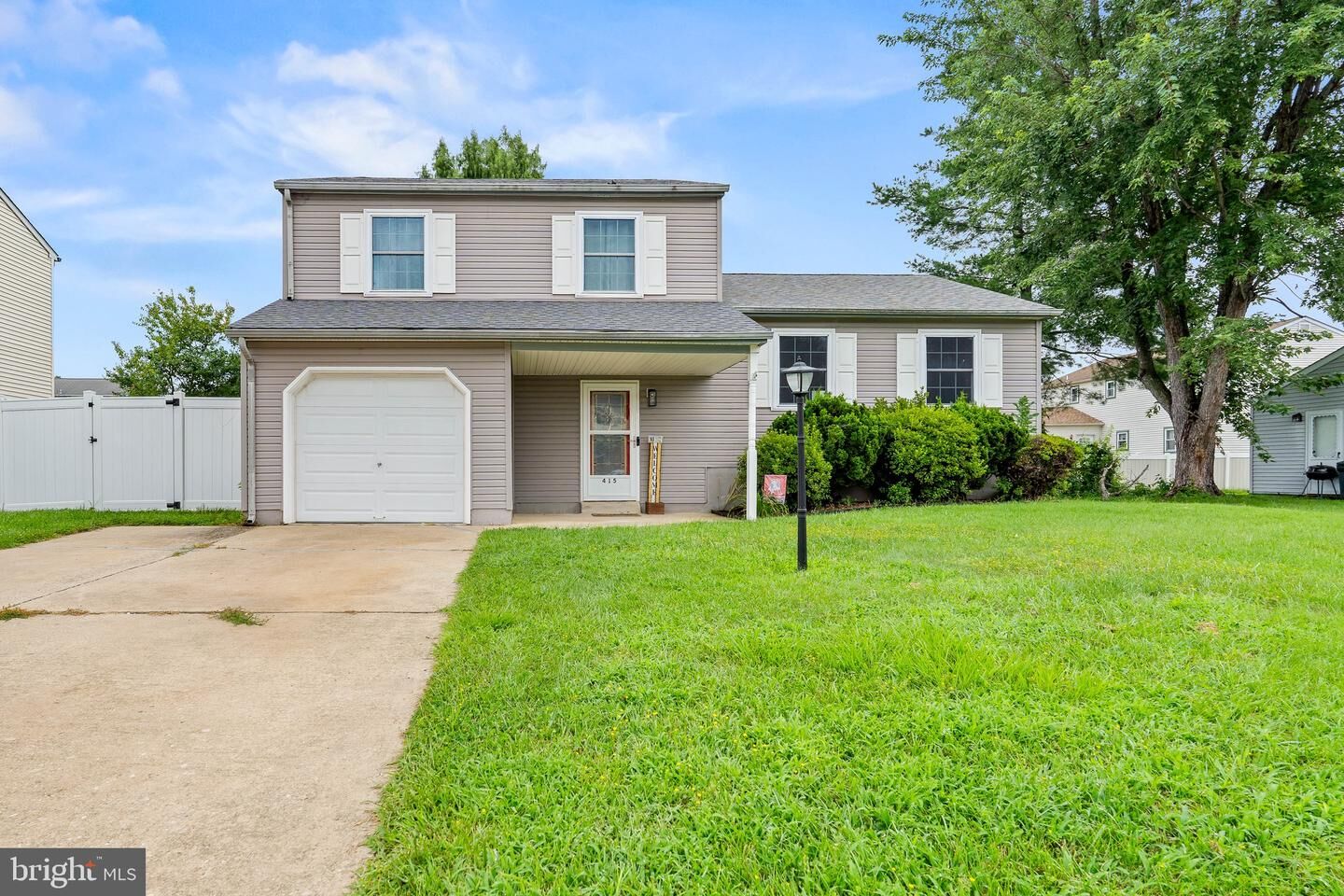 Property Photo:  415 Jaymar Boulevard  DE 19702 
