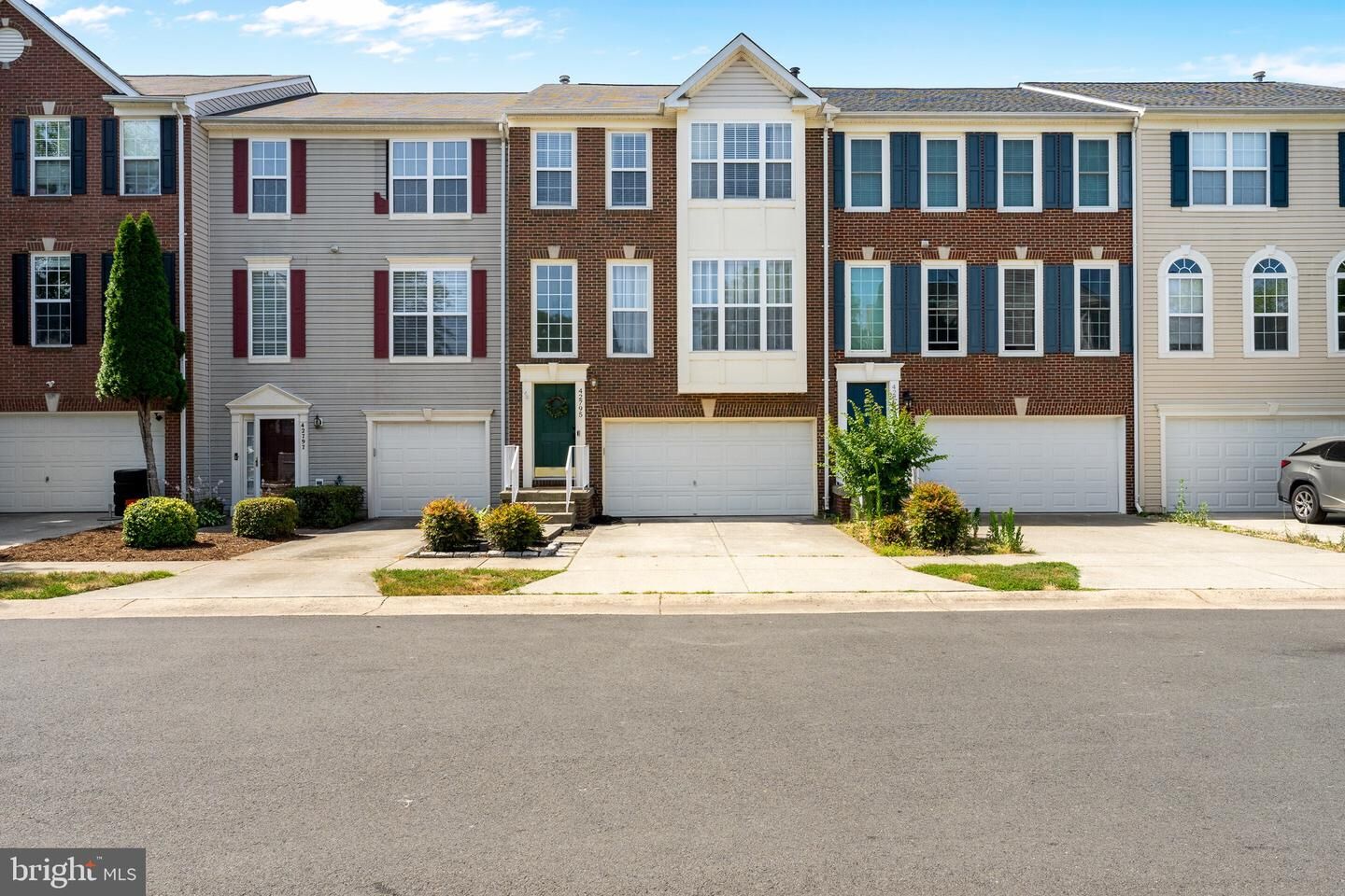 Property Photo: 42795 Shaler Street VA 20152