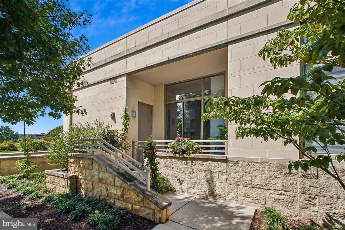 Property Photo:  3650 S Glebe Road 157  VA 22202 