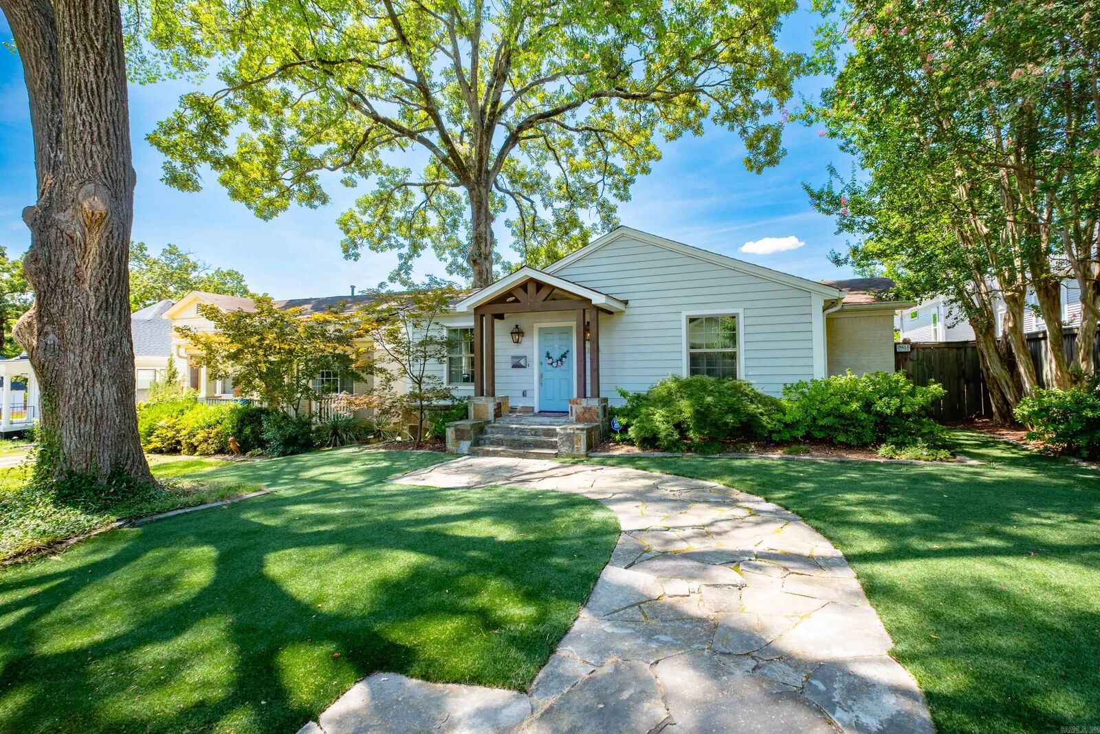 Property Photo:  1206 N Polk Street  AR 72205 
