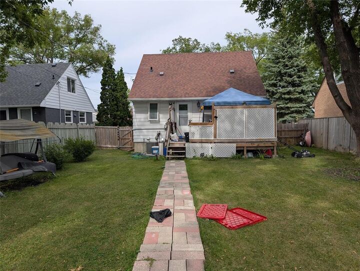 Property Photo:  656 Munroe Avenue  MB R2K 1H8 