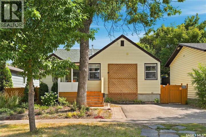 Property Photo: 2213 Coy Avenue SK S7M 0J4