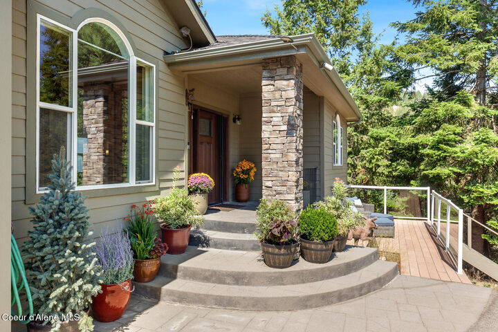 Property Photo:  3807 E Avery Ln  ID 83814 