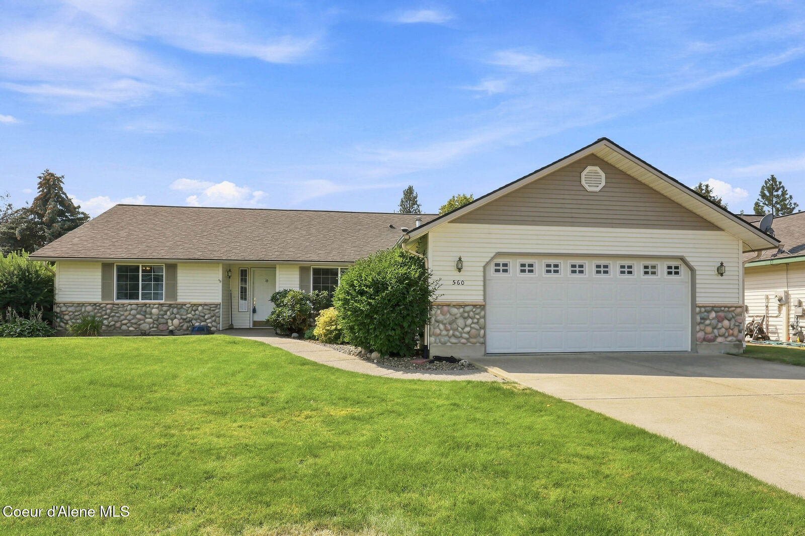 Property Photo:  560 E Bunker Ave  ID 83854 
