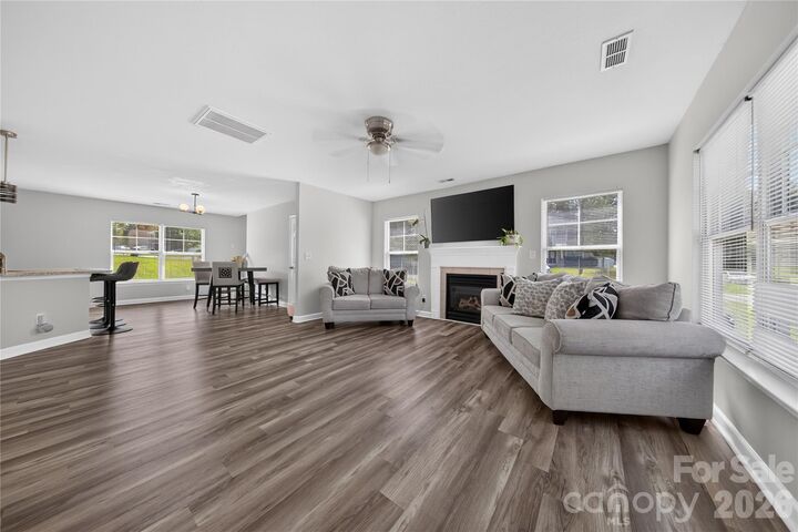 Property Photo:  2047 Sonoma Valley Drive  NC 28214 