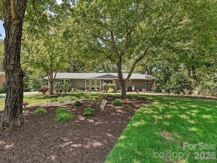 Property Photo: 1901 Balfour Lane NC 28216
