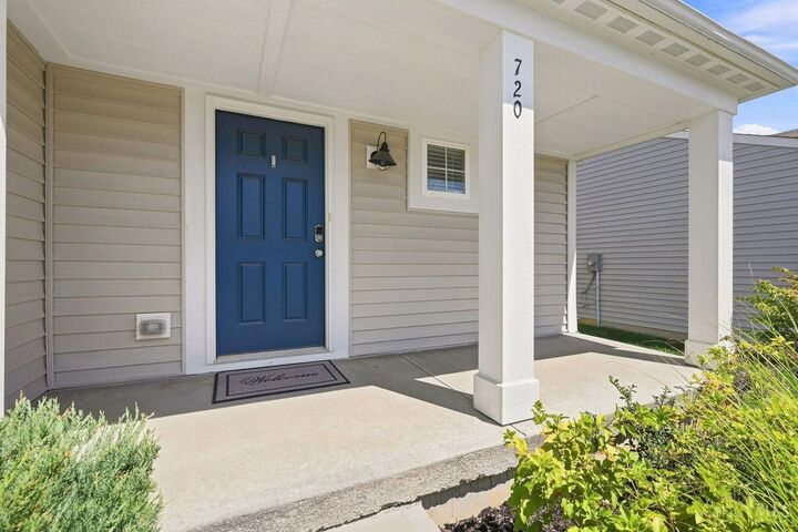 Property Photo: 720 Kingly Terrace OH 45065