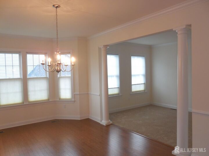 Property Photo:  9 Comstock Lane  NJ 08558 