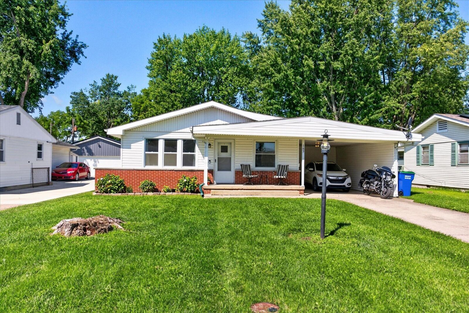 Property Photo: 165 Eastview Road OH 43160