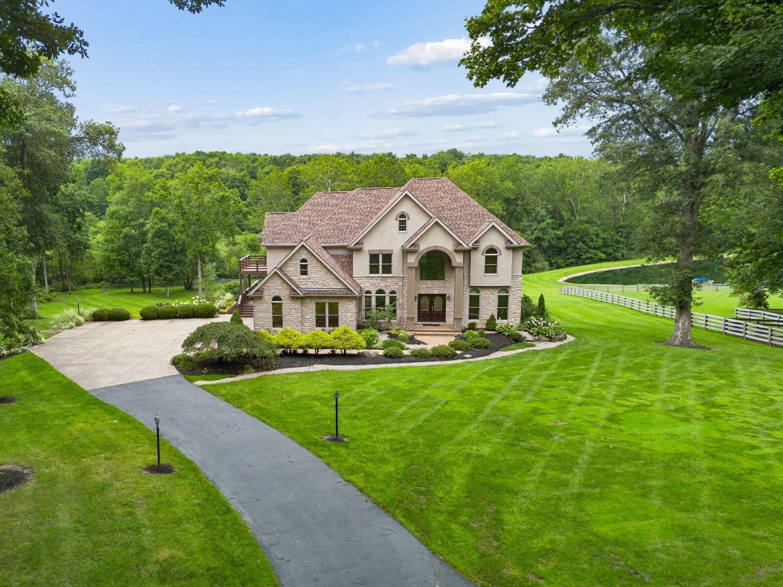 Property Photo: 5872 Lancaster-Circleville SW Road OH 43130