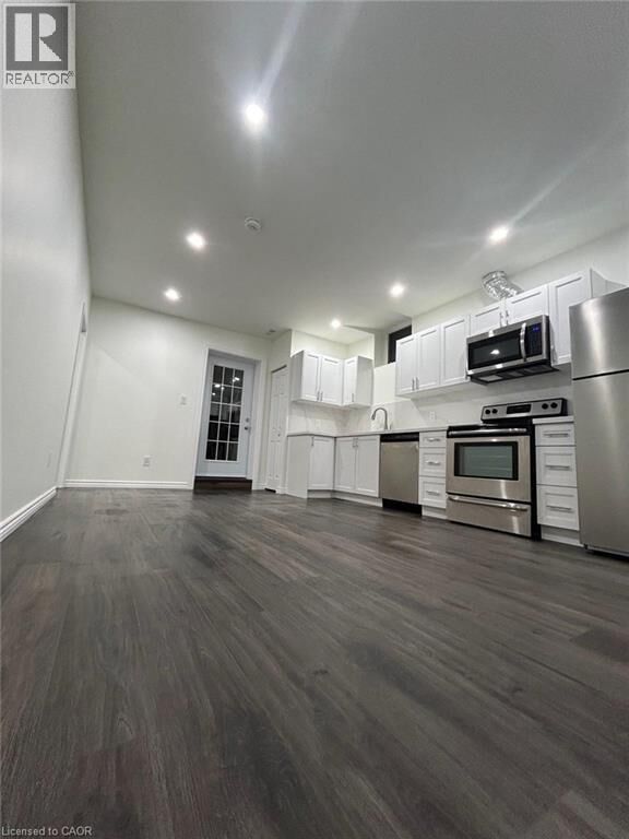 Property Photo:  31 Sofitel Drive  ON N2R 0J3 