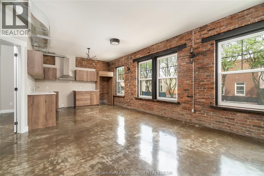 Property Photo:  140 King Street West 201  ON N7M 1E3 