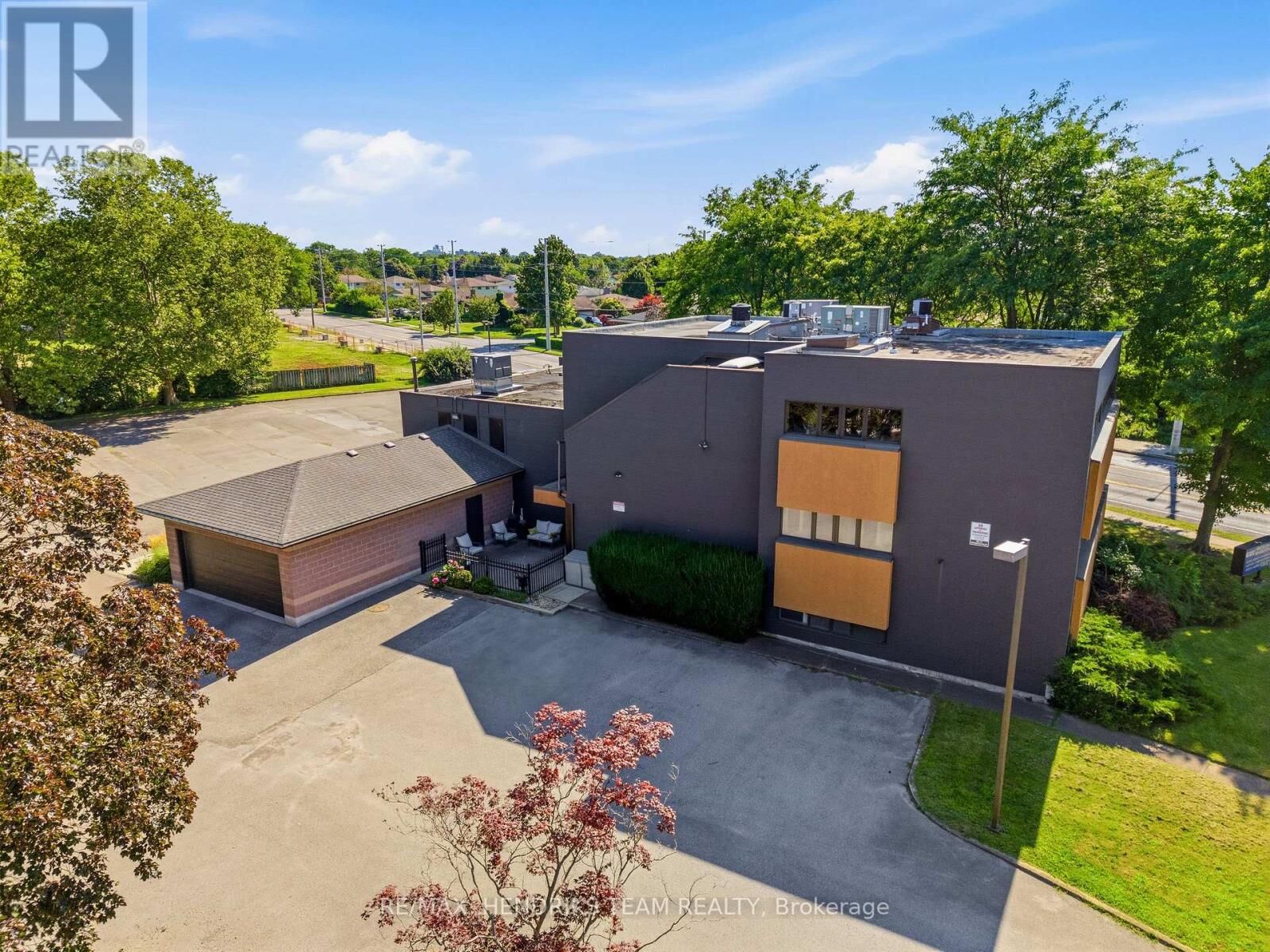 Property Photo:  320 Vine Street  ON L2M 4T3 