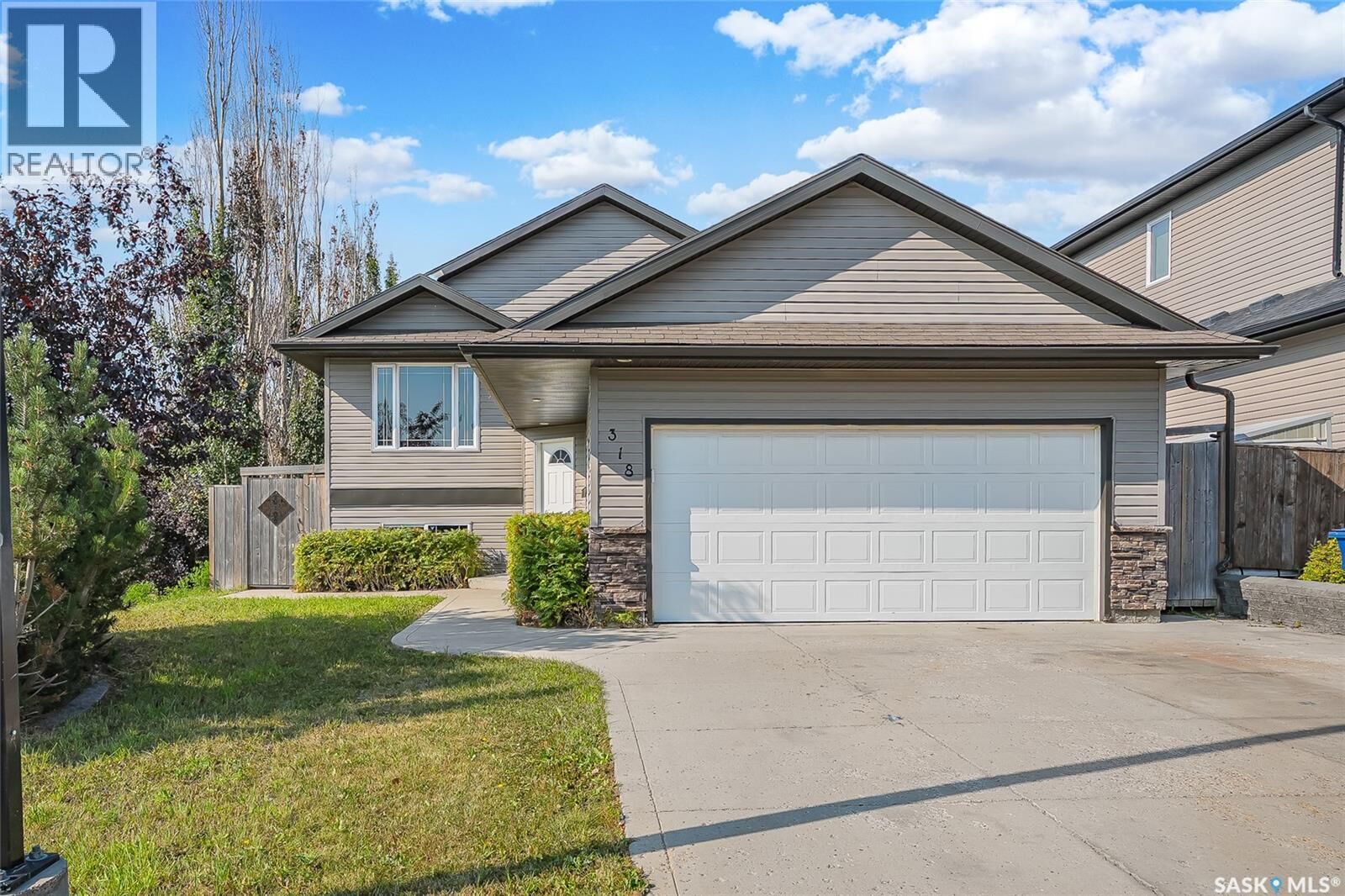 Property Photo: 318 Lucyk Crescent SK S7W 0E8