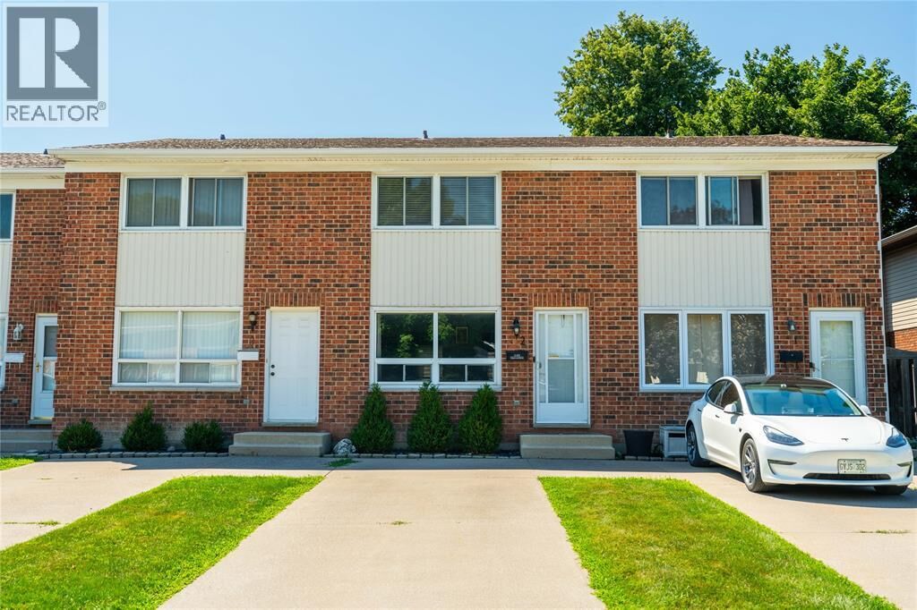 Property Photo:  301 Edgewood Street 2  ON N7S 4X7 