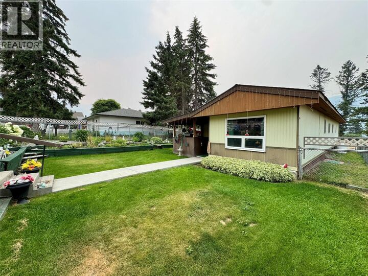 Property Photo: 4784 Selkirk Avenue BC V0A 1E0