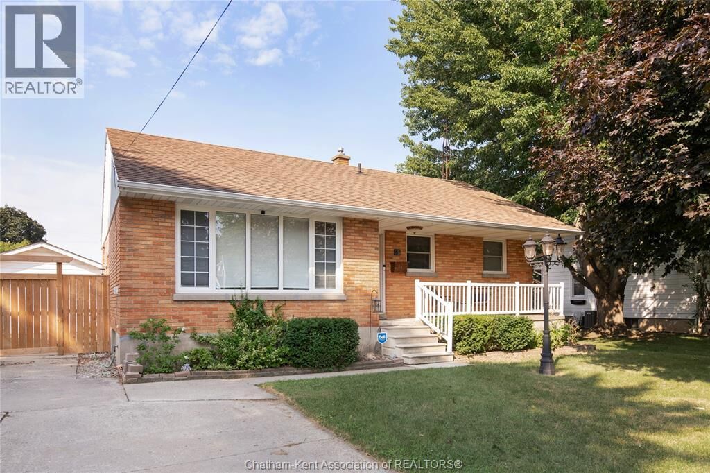Property Photo:  26 Canterbury Street  ON N7L 3S5 