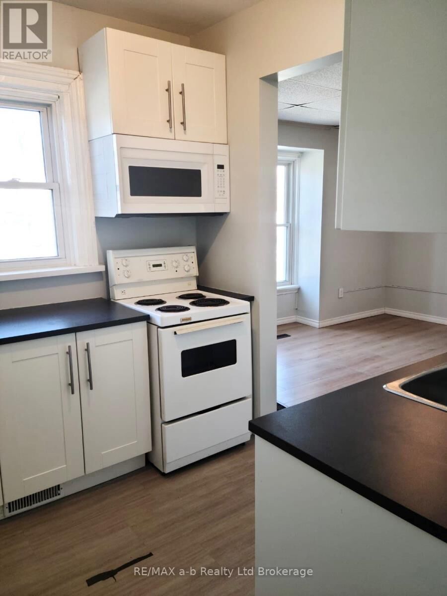 Property Photo:  26 Stanley Street 2  ON N6C 1B1 
