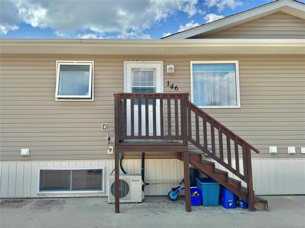 Property Photo: 146 Second Avenue MB R0J 1H0