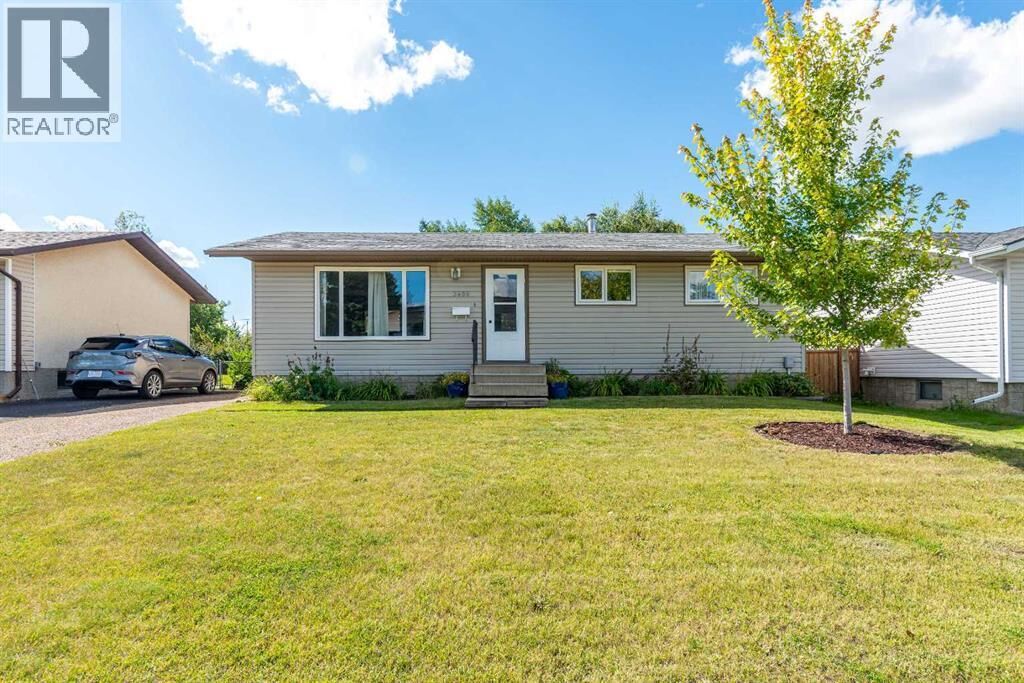 Property Photo: 3408 52 Avenue AB T9V 1H6