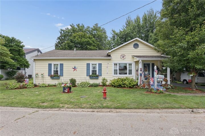 Property Photo:  166 New Hampshire Avenue  OH 43140 