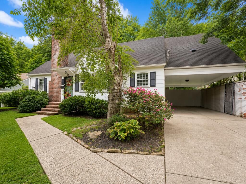 Property Photo:  725 Court Street  KY 41240 