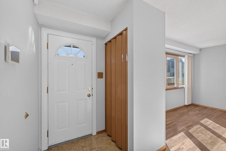 Property Photo: 23 Willowdale Place NW AB T5T 1Z4
