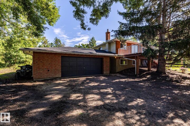 Property Photo: 22051 Twp Road 530 86 AB T8E 2C4